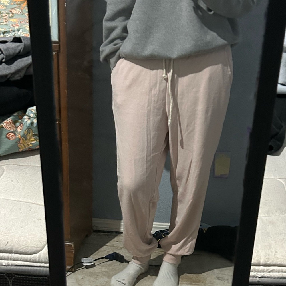 Lou & Grey Cream pinkish sweatpants